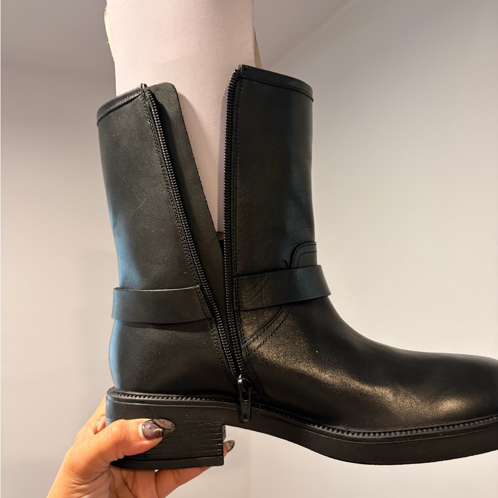 Banana Republic Black Leather Ankle Boots size 10. Firm price. - Picture 2 of 4